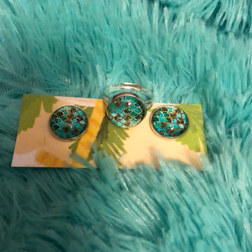 💥4/$20 💥Swanky Coconut mermaid  ring and